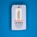 Sardinky Sardinha bez kostí a kůže v rajčatové omáčce s olivovým olejem – minimální, jemná konzerva